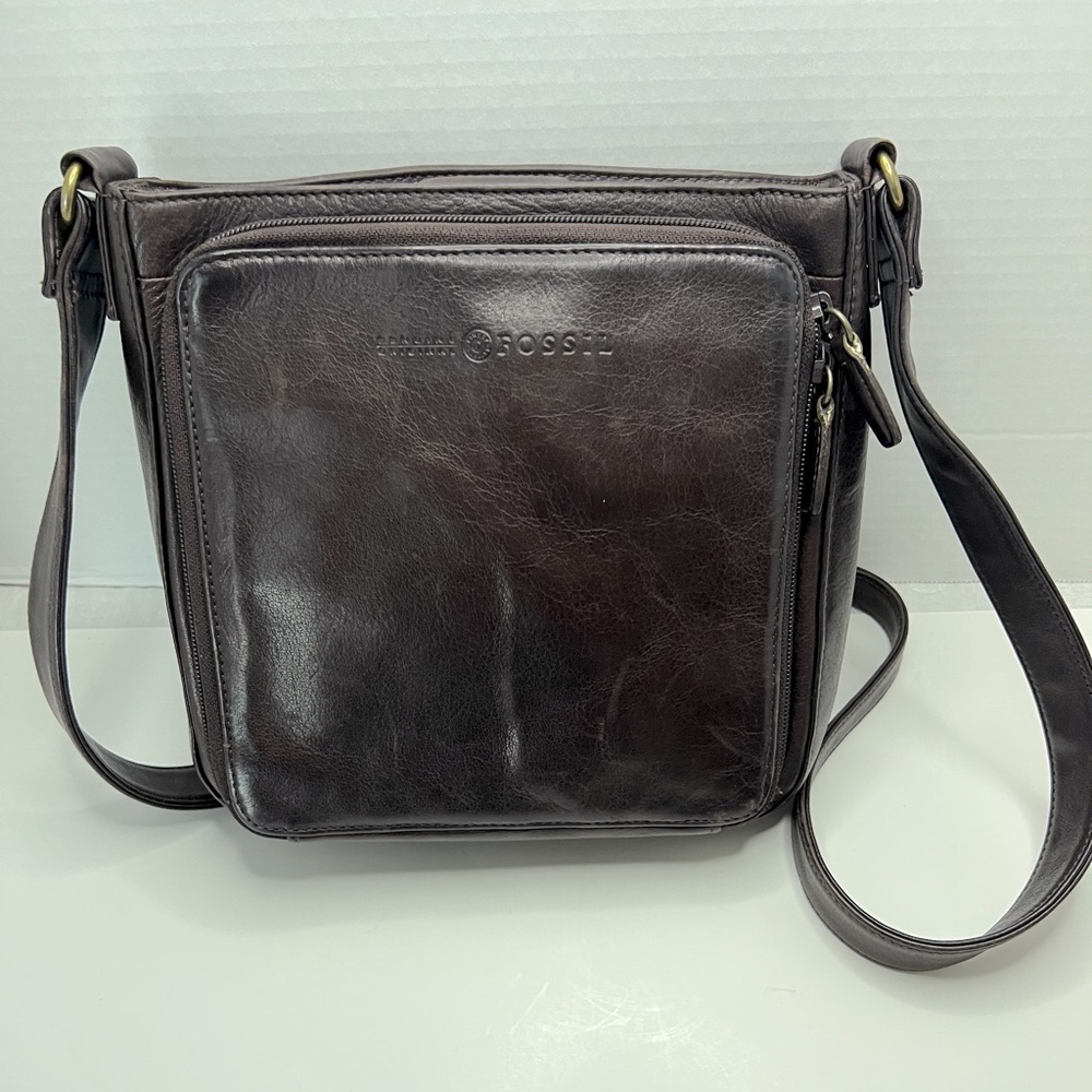 Fossil deep brown leather crossbody great condition